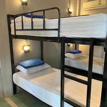 Revolution Pai In Town Hostel ภายนอก รูปภาพ