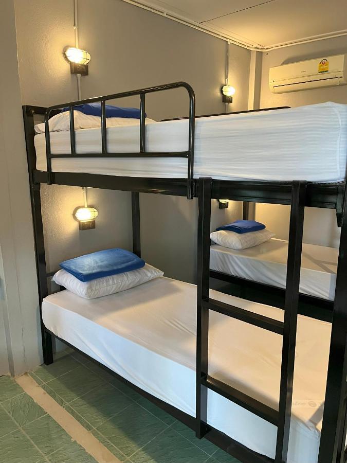 Revolution Pai In Town Hostel ภายนอก รูปภาพ